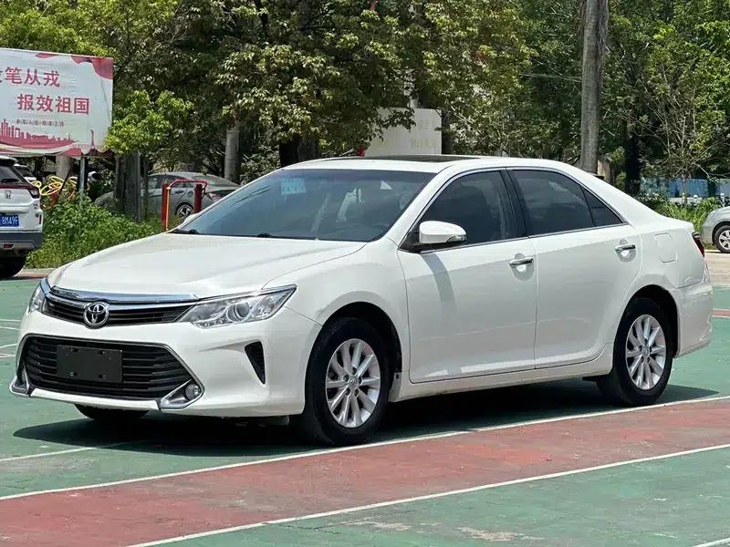 Camry 2015 2.0G Leading Edition — миниатюра 1