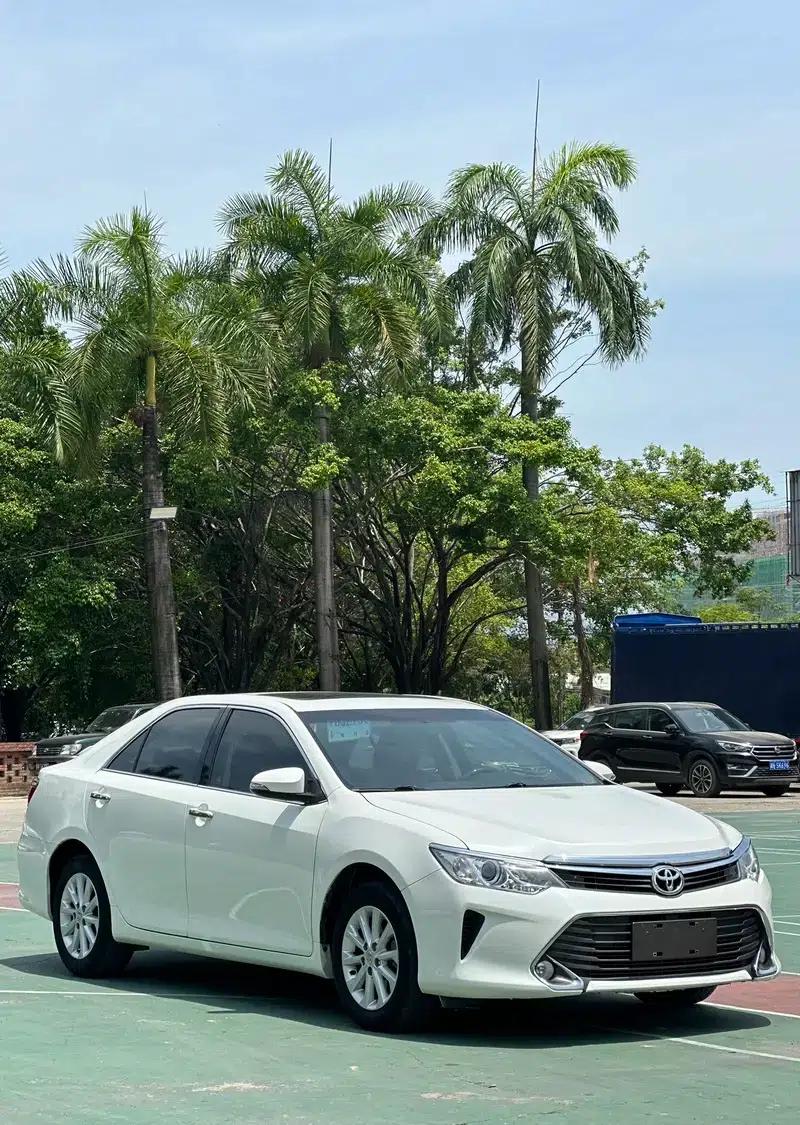 Camry 2015 2.0G Leading Edition — миниатюра 3