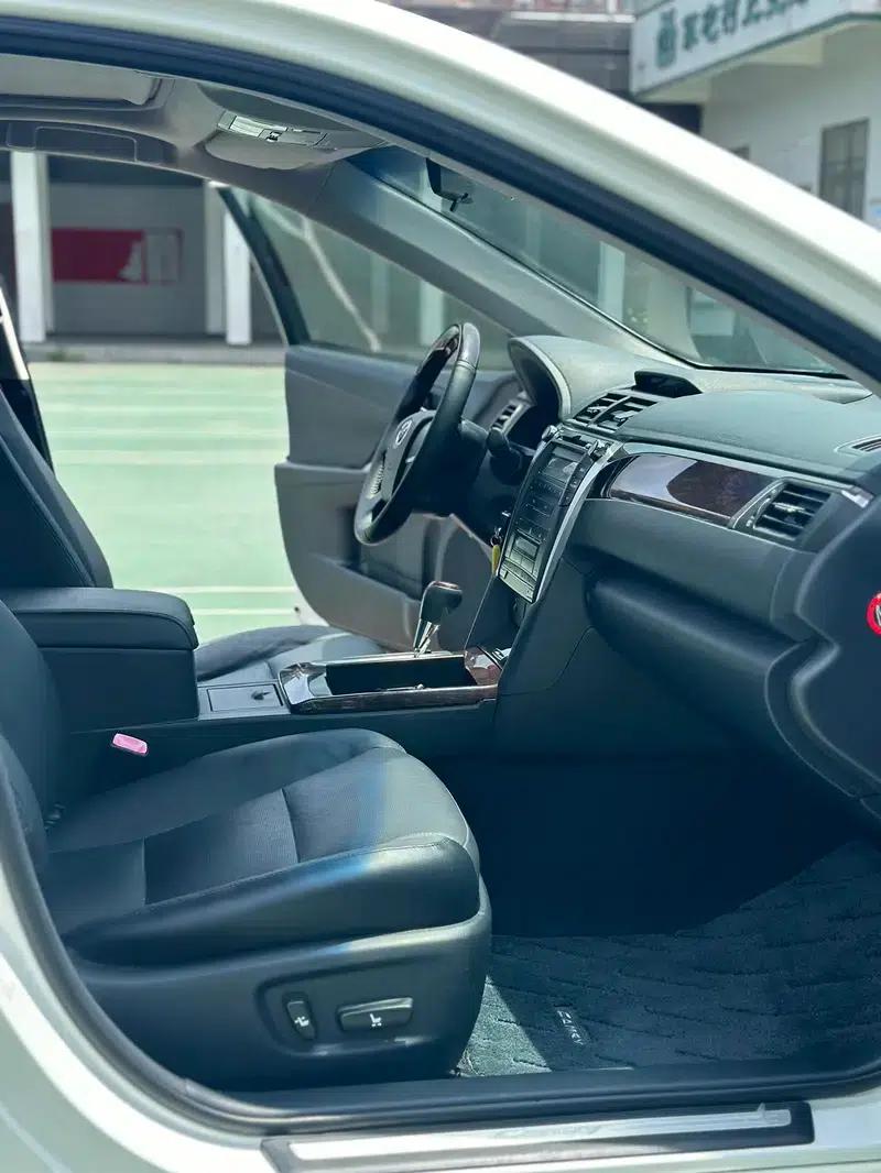 Camry 2015 2.0G Leading Edition — миниатюра 6