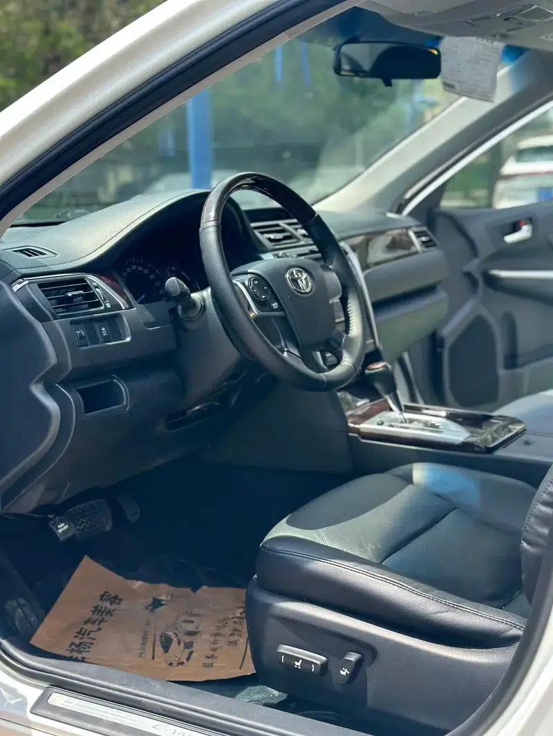 Camry 2015 2.0G Leading Edition — миниатюра 10