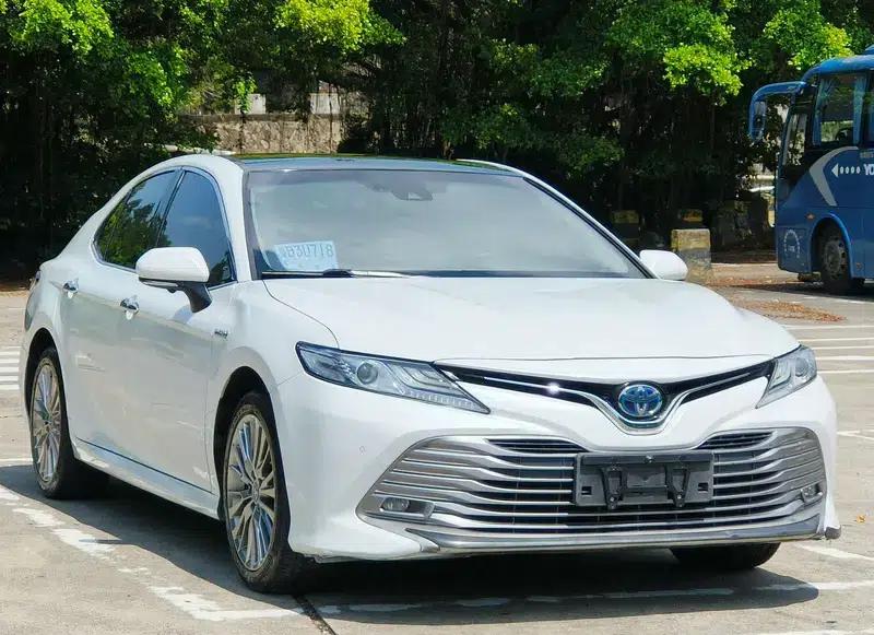 Camry 2019 Facelift Hybrid 2.5HG Luxury Edition — миниатюра 3