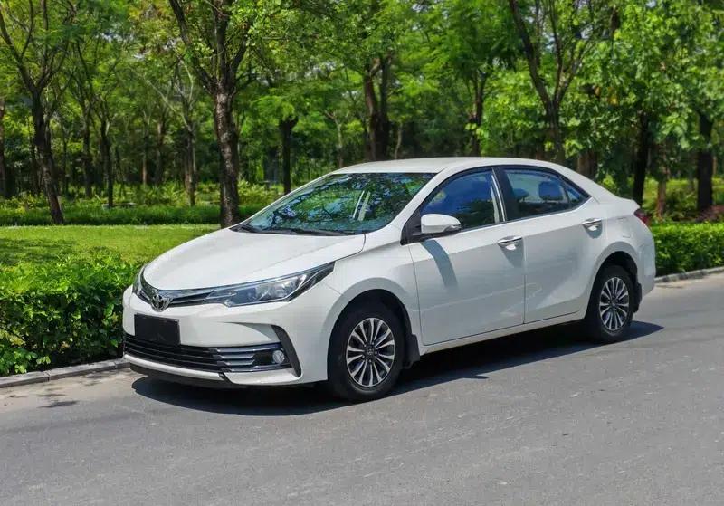 2017 Corolla 1.2T CVT GL — миниатюра 1