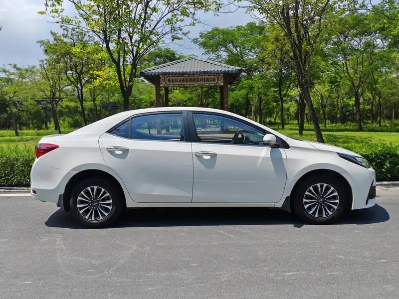 2017 Corolla 1.2T CVT GL — миниатюра 8