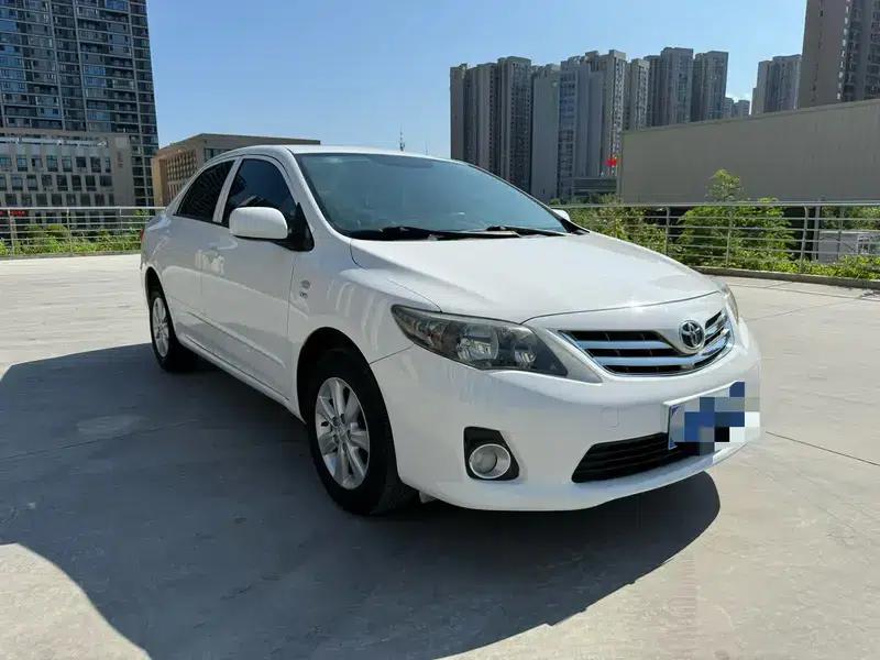 2013 Toyota Corolla Special Edition 1.6L Automatic GL — миниатюра 3