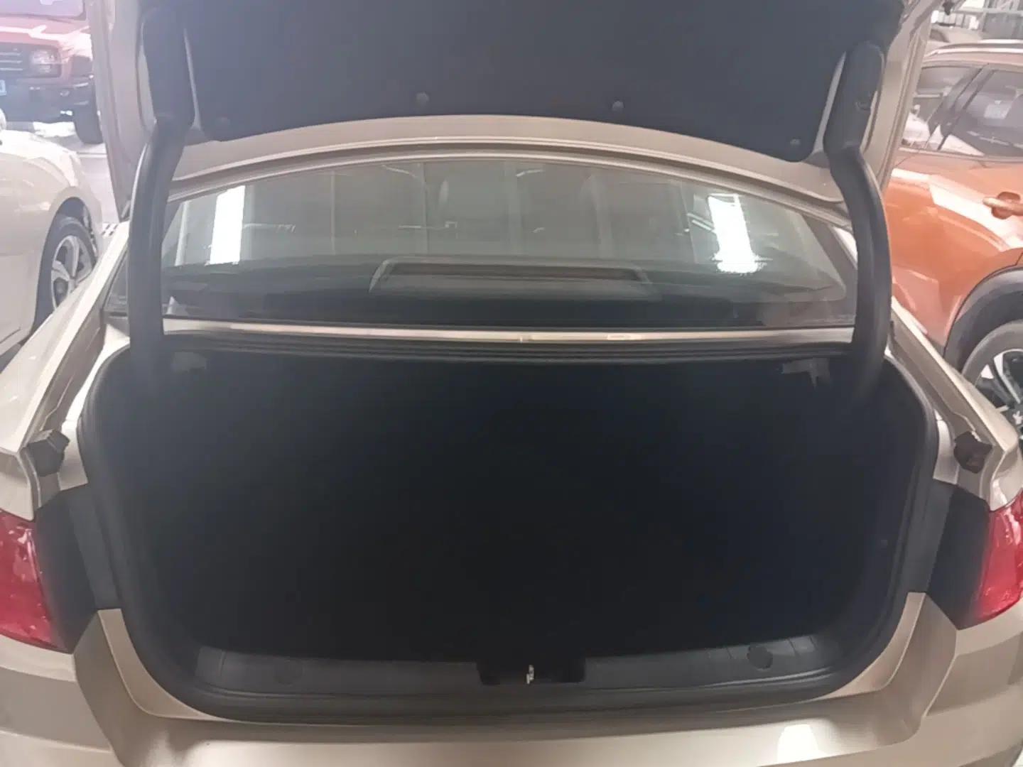 Geely Auto Emgrand GL 2018 1.8L DCT Elite Smart Connectivity Version — миниатюра 27