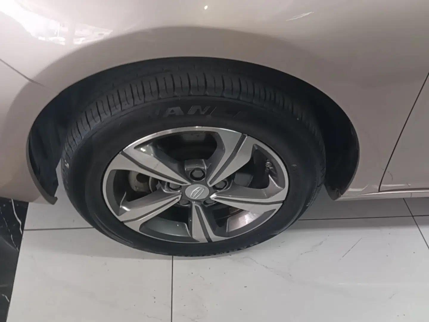 Geely Auto Emgrand GL 2018 1.8L DCT Elite Smart Connectivity Version — миниатюра 10