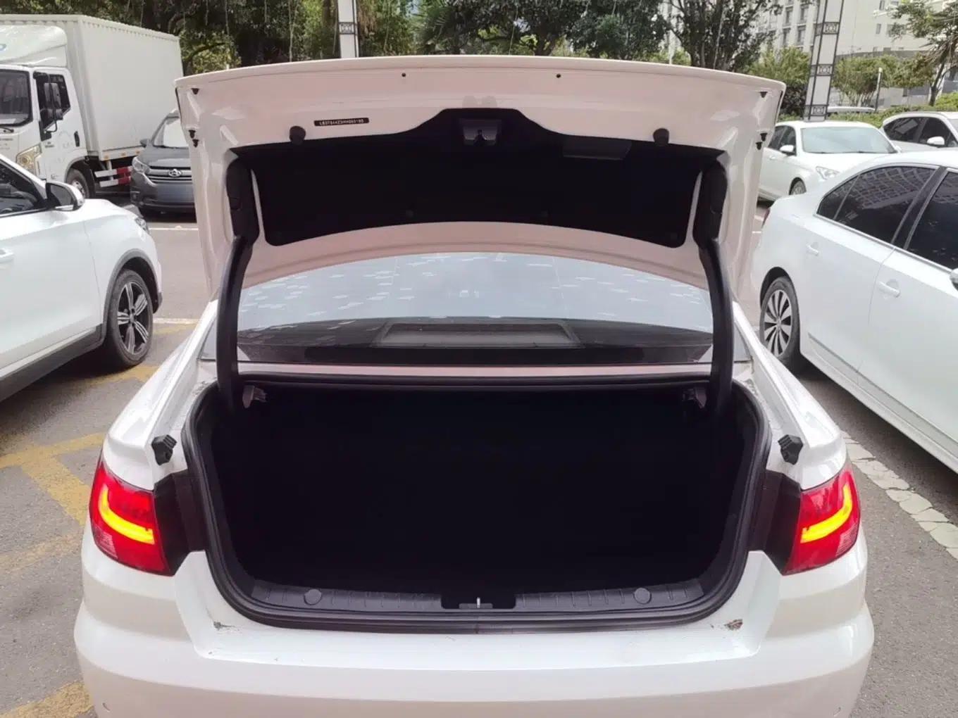 Geely Auto Emgrand GL 2017 1.8L DCT Elite Model — миниатюра 22
