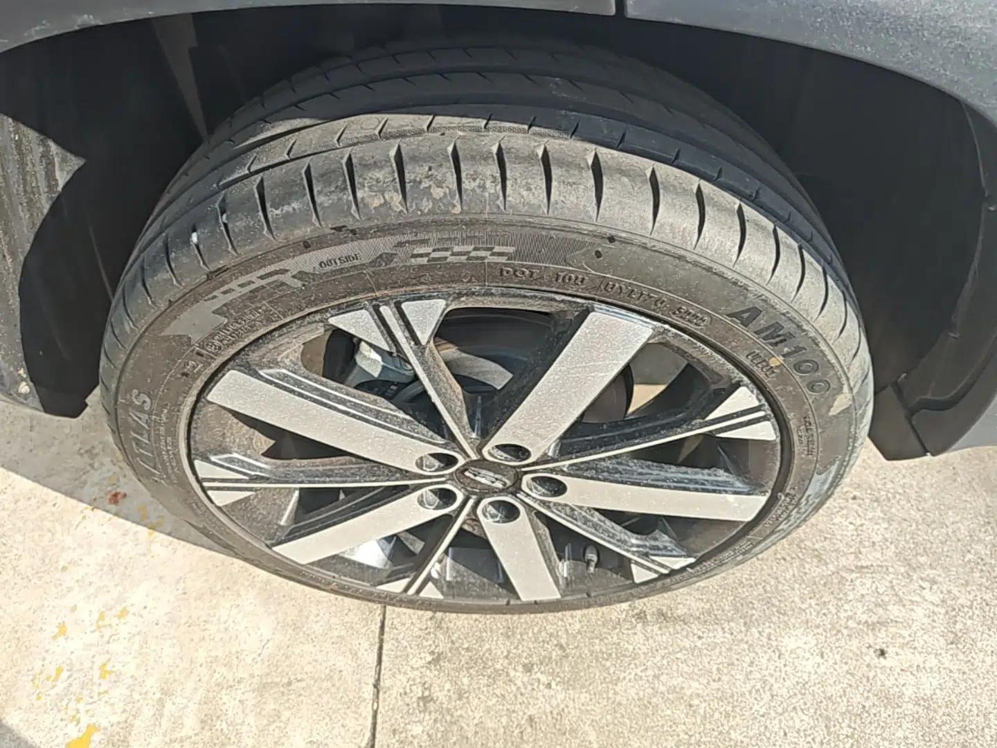 Geely Auto icon 2023 1.5TD Chocolate Smoothie Edition — миниатюра 11