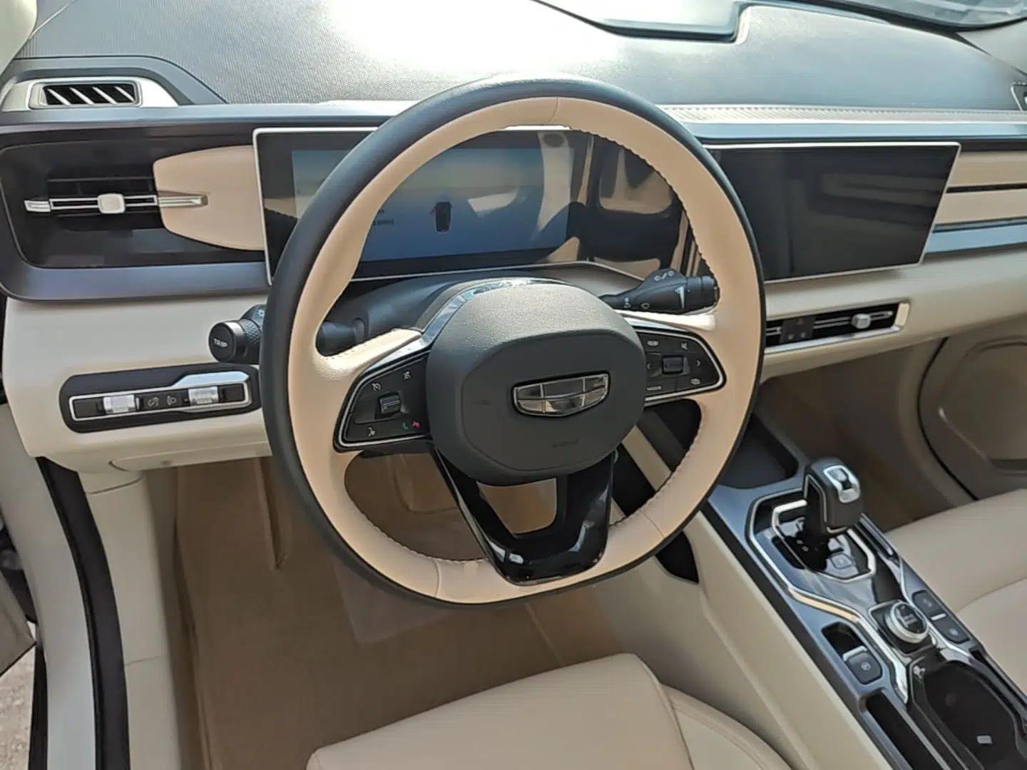 Geely Auto icon 2023 1.5TD Chocolate Smoothie Edition — миниатюра 13
