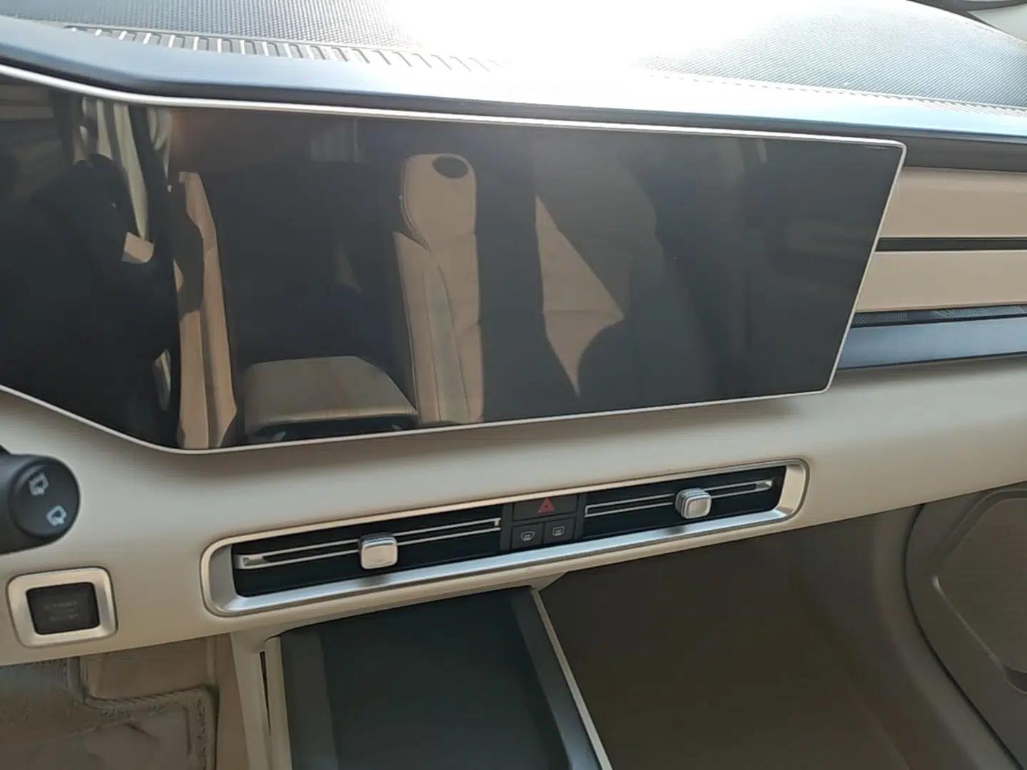 Geely Auto icon 2023 1.5TD Chocolate Smoothie Edition — миниатюра 15