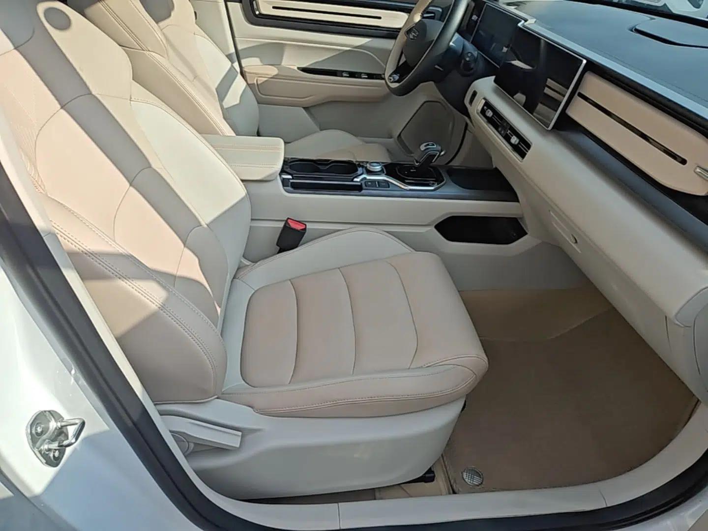 Geely Auto icon 2023 1.5TD Chocolate Smoothie Edition — миниатюра 19