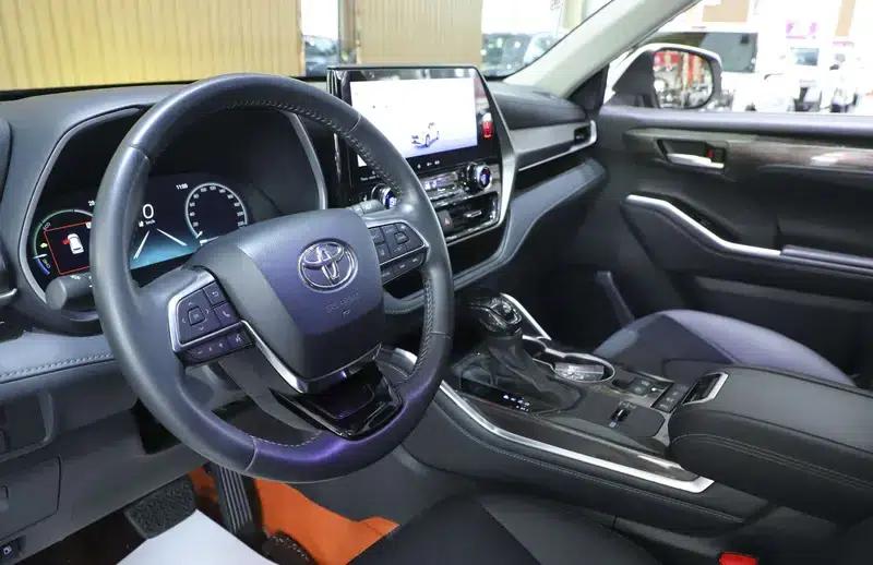 2024 Toyota Highlander Hybrid 2.5L AWD Premium 7-Seater — миниатюра 16