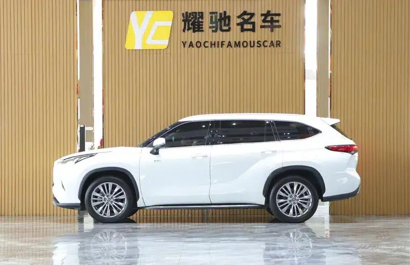 2024 Toyota Highlander Hybrid 2.5L AWD Premium 7-Seater — миниатюра 3