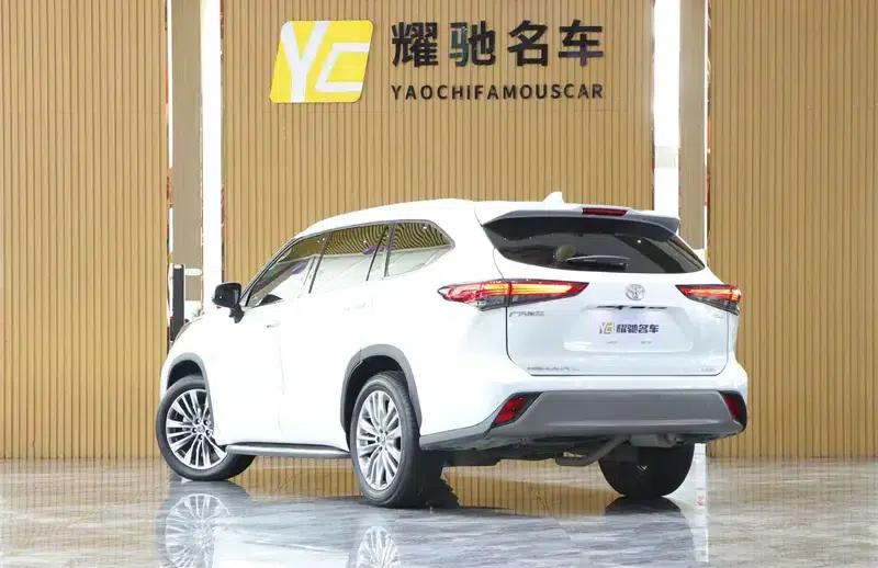 2024 Toyota Highlander Hybrid 2.5L AWD Premium 7-Seater — миниатюра 4