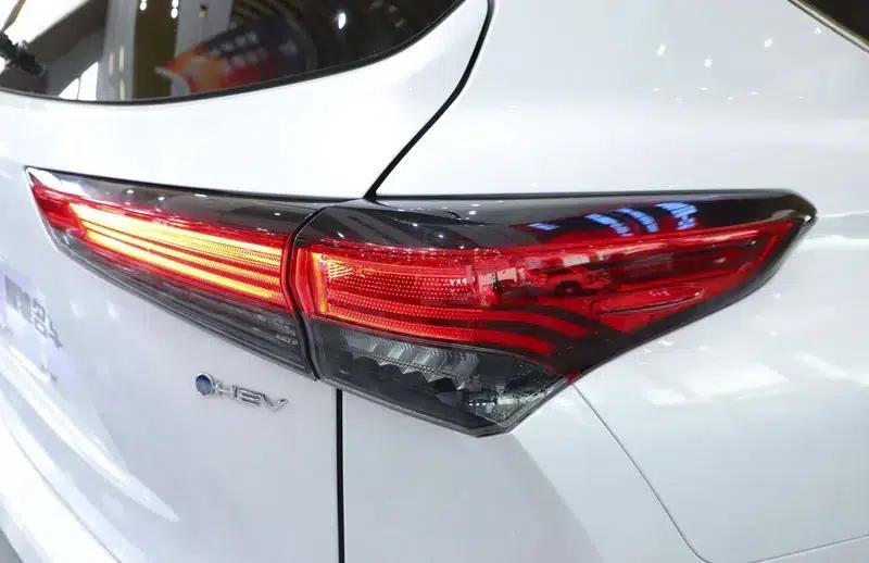 2024 Toyota Highlander Hybrid 2.5L AWD Premium 7-Seater — миниатюра 6