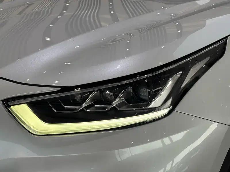2022 Toyota Highlander Hybrid 2.5L AWD Supreme Edition 7-Seater — миниатюра 6