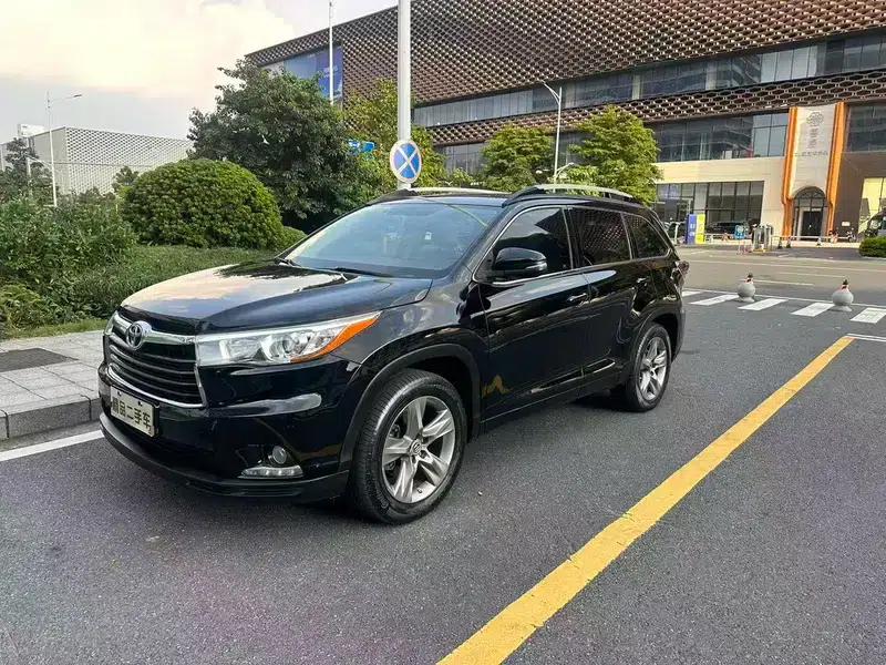 2015 Highlander 2.0T 2WD Luxury 7-seater — миниатюра 1