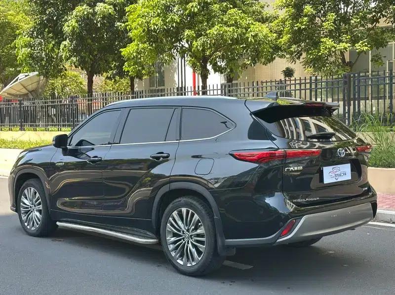 2023 Toyota Highlander Hybrid 2.5L AWD Premium 7-Seater — миниатюра 4