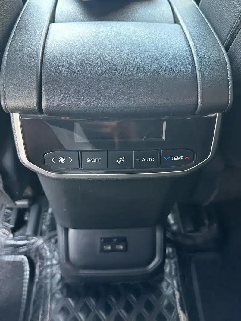 2023 Toyota Highlander Hybrid 2.5L AWD Premium 7-Seater — миниатюра 9