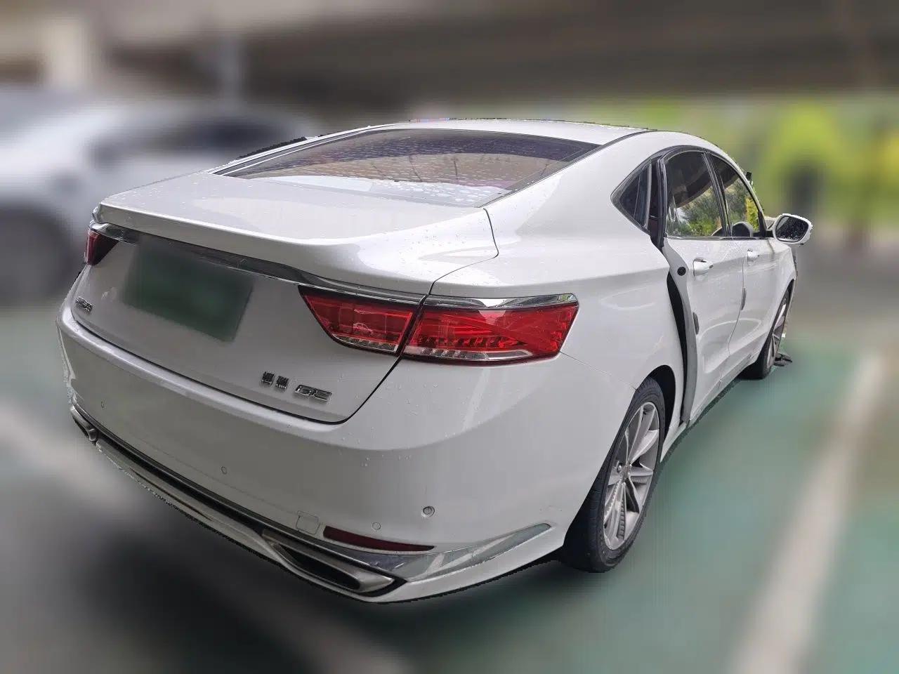Geely Auto Emgrand GT New Energy 2018 1.5T PHEV Yao Ling Edition — миниатюра 6