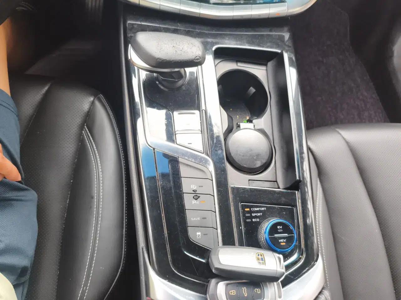 Geely Auto Emgrand GT New Energy 2018 1.5T PHEV Yao Ling Edition — миниатюра 14