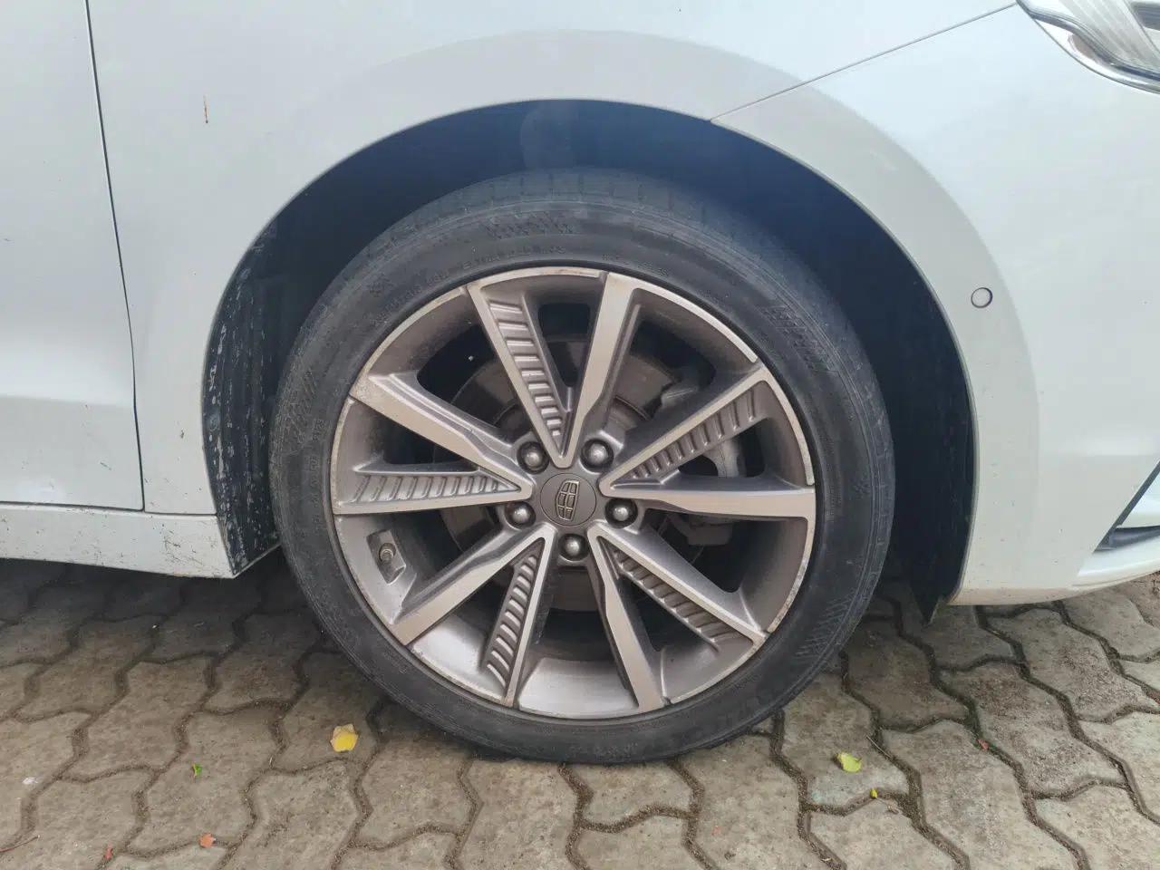 Geely Auto Emgrand GT New Energy 2018 1.5T PHEV Yao Ling Edition — миниатюра 8
