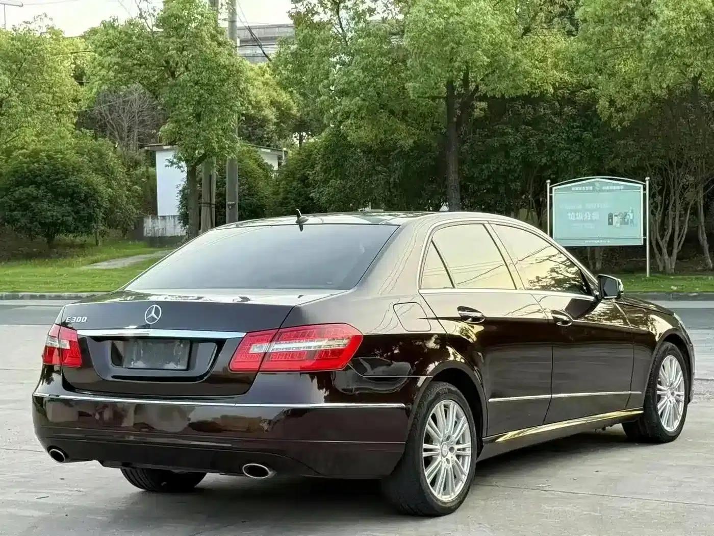 Mercedes-Benz E-Class 2010 E 300 L Fashion Edition — миниатюра 4