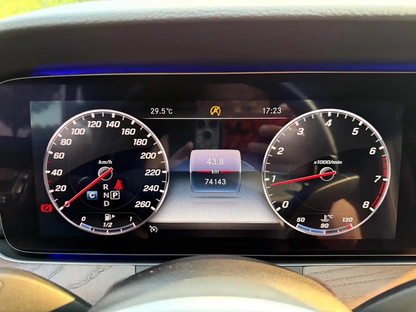 2019 Mercedes-Benz E-Class E 300 L Luxury — миниатюра 11