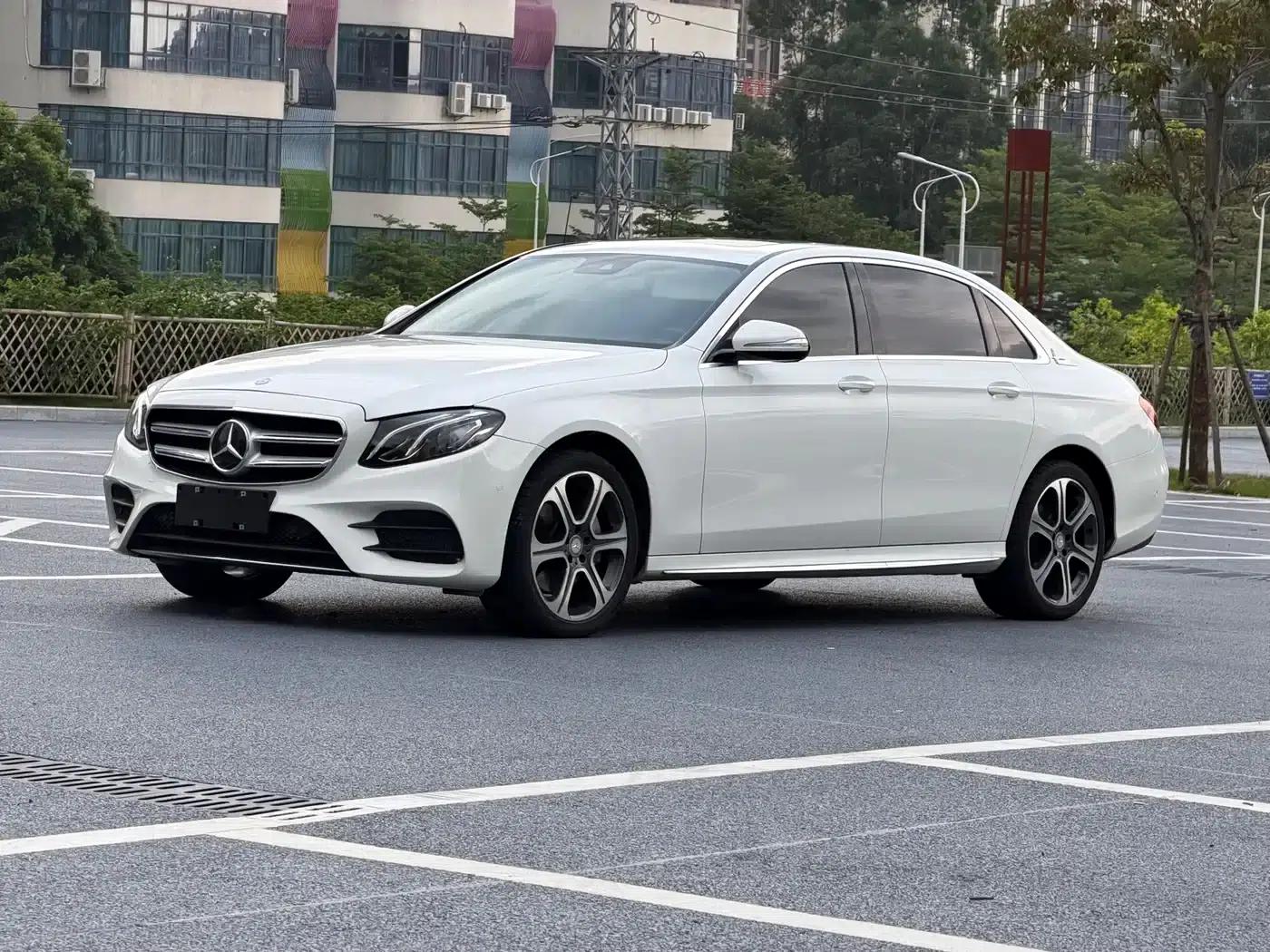 2016 Mercedes-Benz E-Class E 300 L Sport Style — миниатюра 1