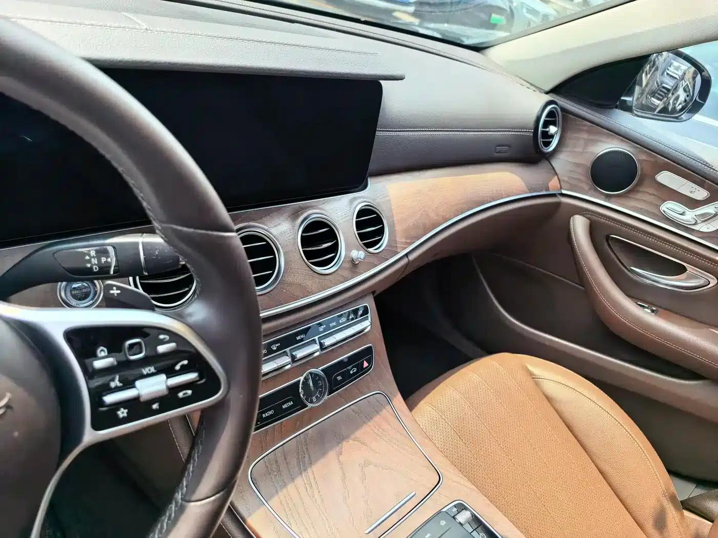 Mercedes-Benz E-Class 2020 E 300 L Fashion Edition — миниатюра 11