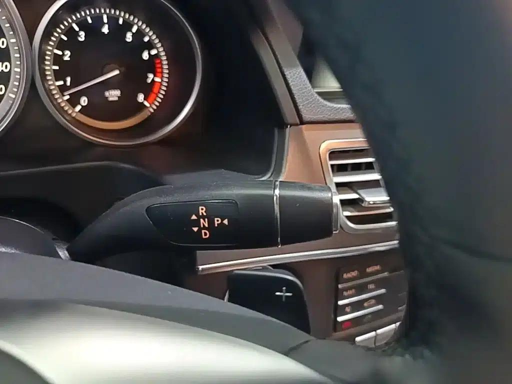 2015 Mercedes-Benz E-Class Facelift E 200 L — миниатюра 14