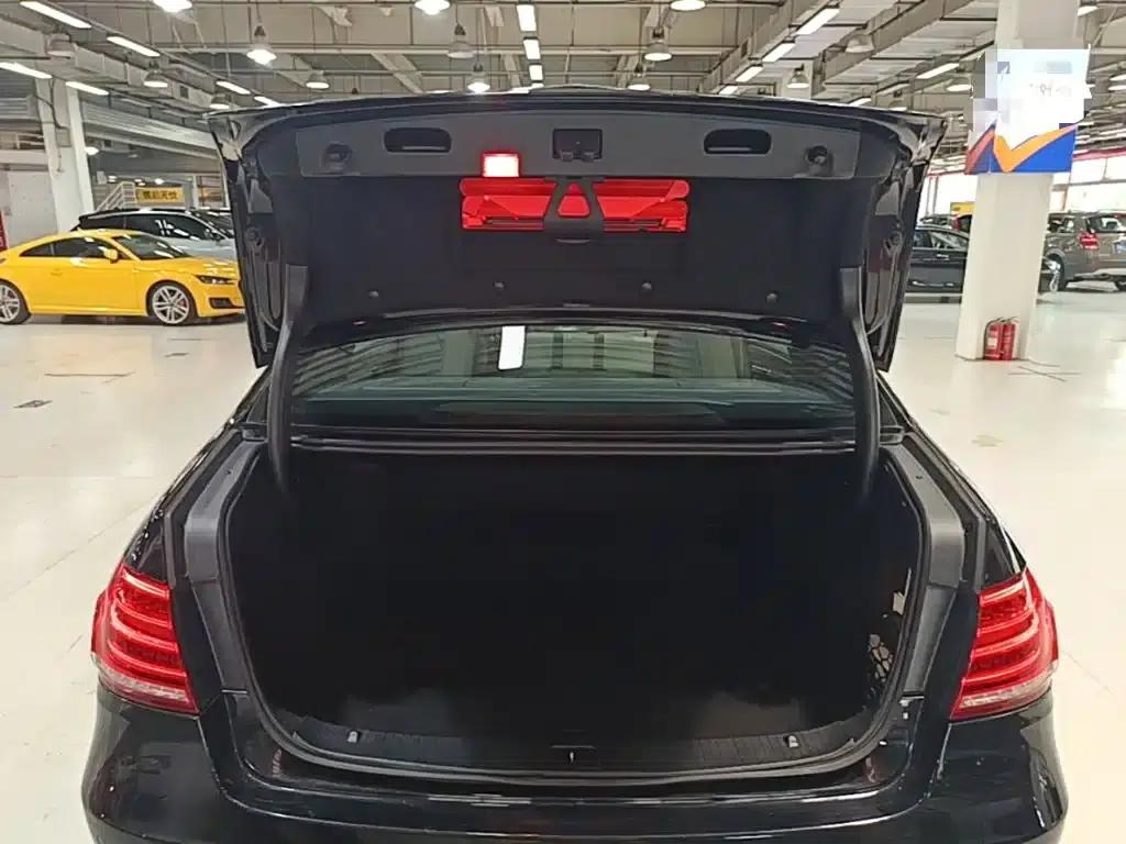 2015 Mercedes-Benz E-Class Facelift E 200 L — миниатюра 19