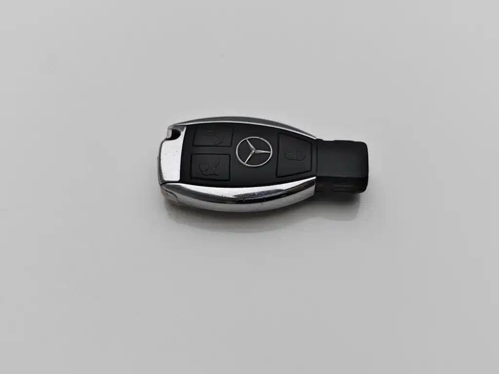 Imported Mercedes-Benz E-Class 2012 E 200 CGI Coupe — миниатюра 19