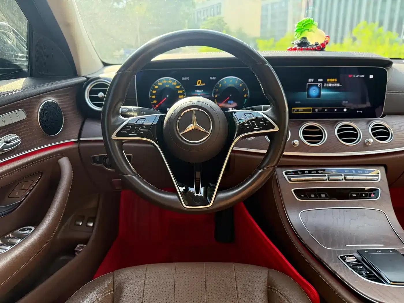 Mercedes-Benz E-Class PHEV 2023 E 350 e L Plug-in Hybrid Sedan — миниатюра 16