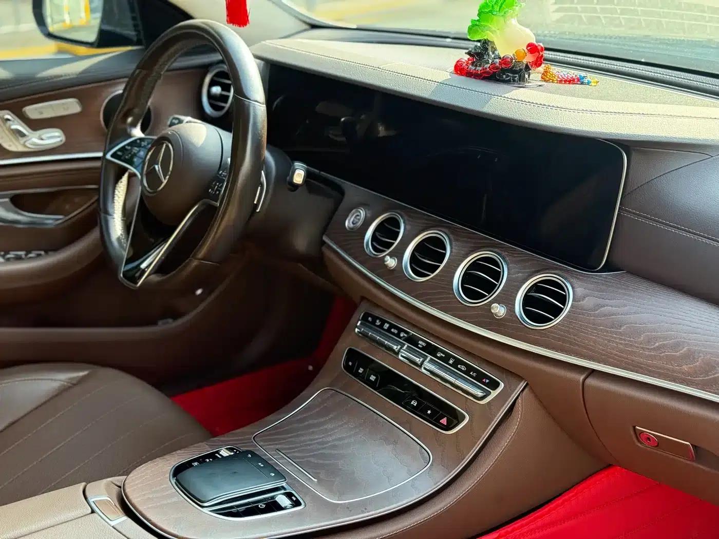 Mercedes-Benz E-Class PHEV 2023 E 350 e L Plug-in Hybrid Sedan — миниатюра 18