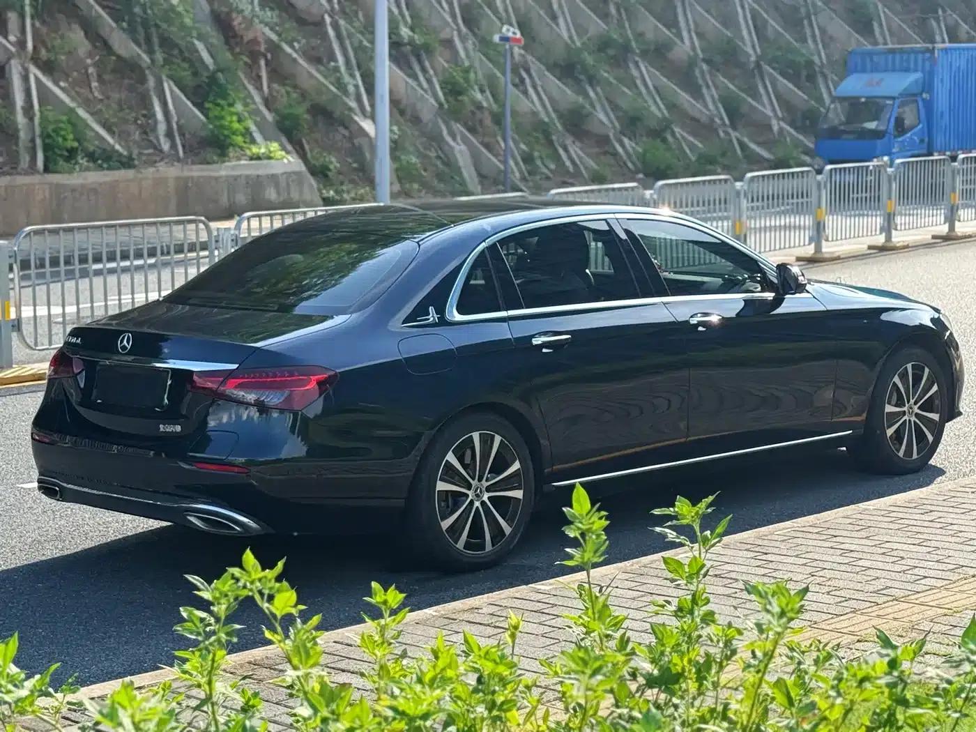 Mercedes-Benz E-Class PHEV 2023 E 350 e L Plug-in Hybrid Sedan — миниатюра 6
