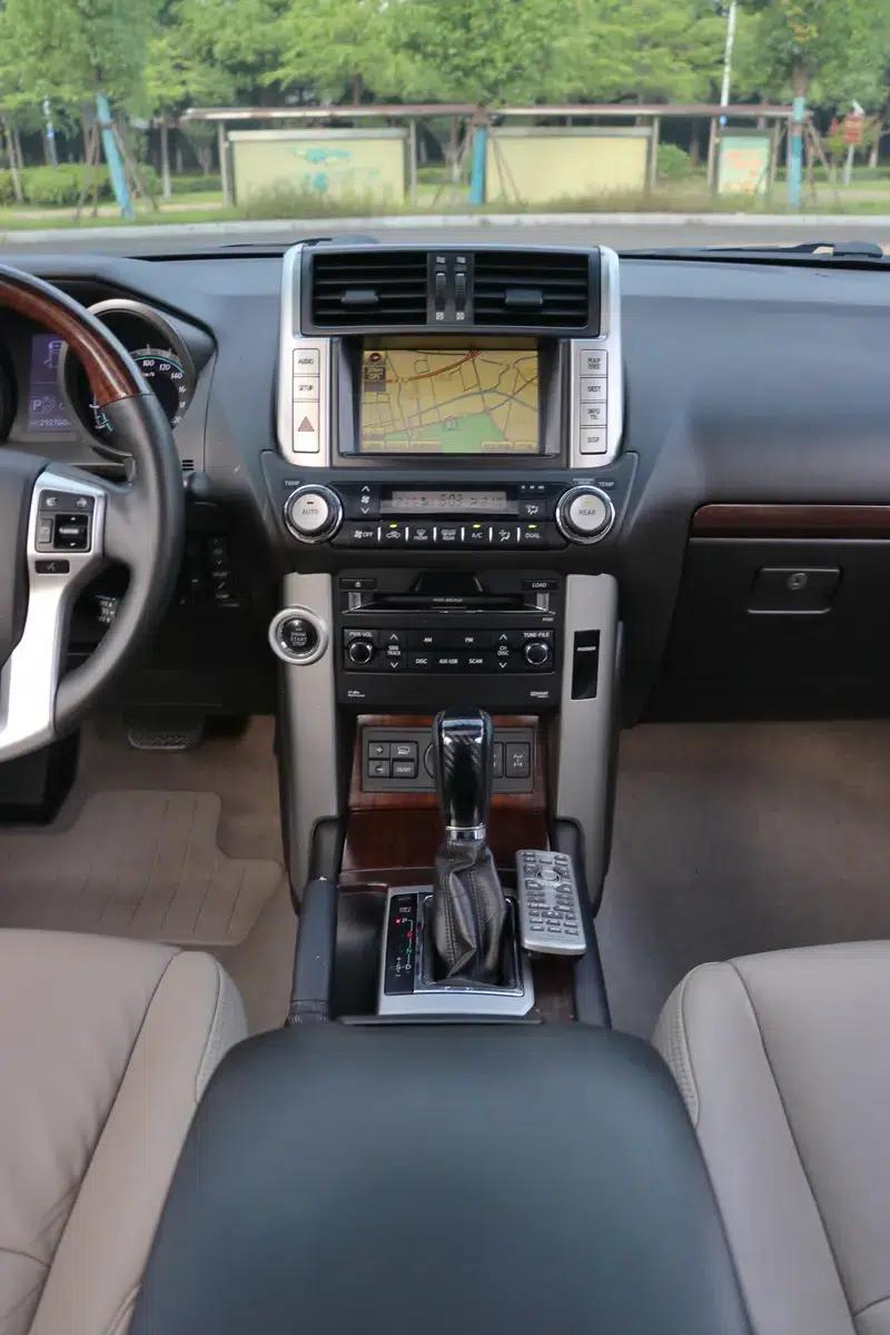 2010 Prado 4.0L Automatic VX — миниатюра 12