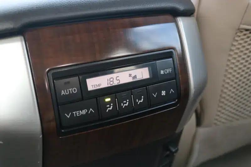 2010 Prado 4.0L Automatic VX — миниатюра 17