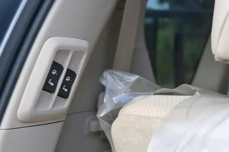2010 Prado 4.0L Automatic VX — миниатюра 30
