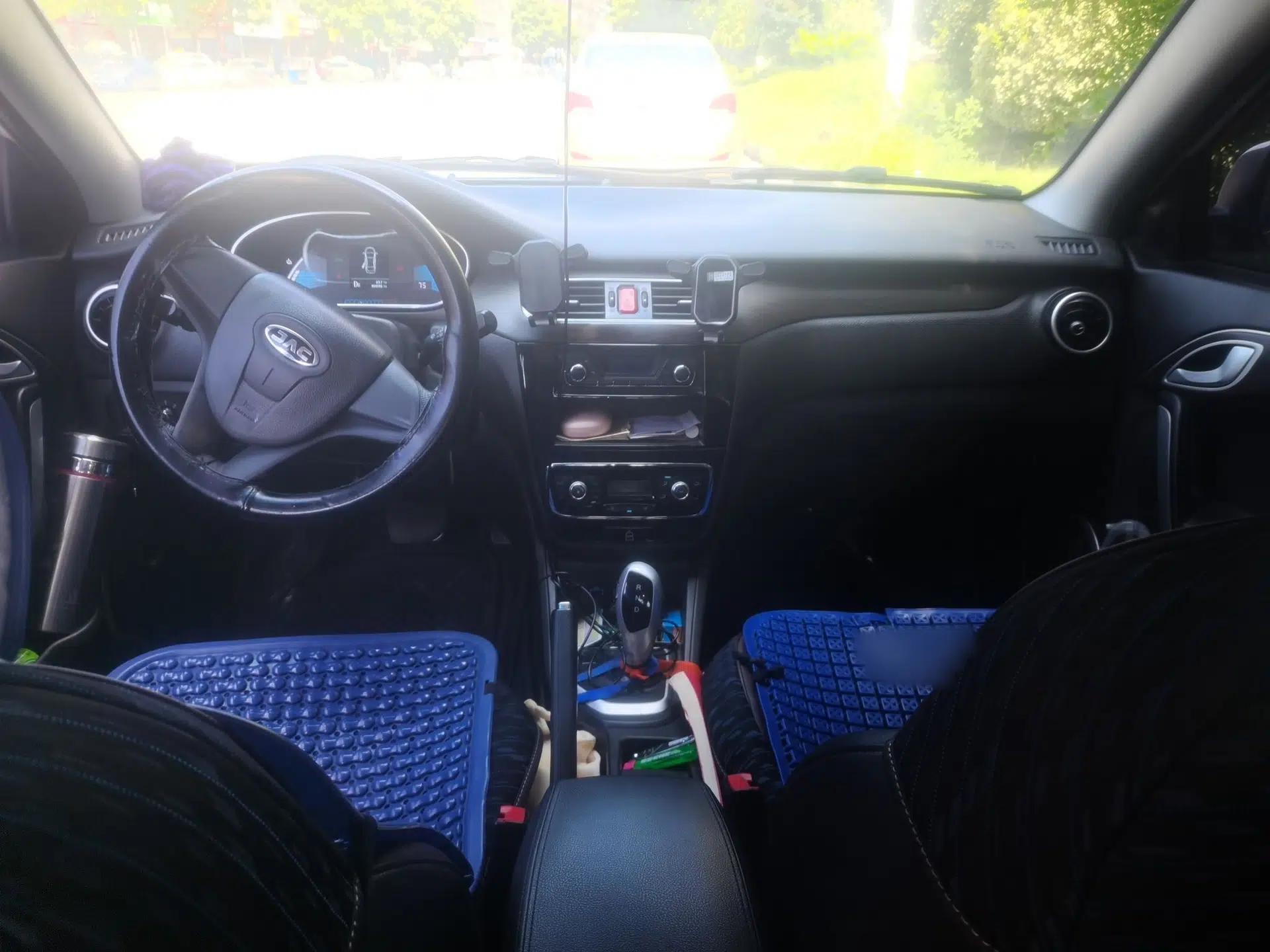 JAC Group iEVA50 2018 Luxury Model — миниатюра 9