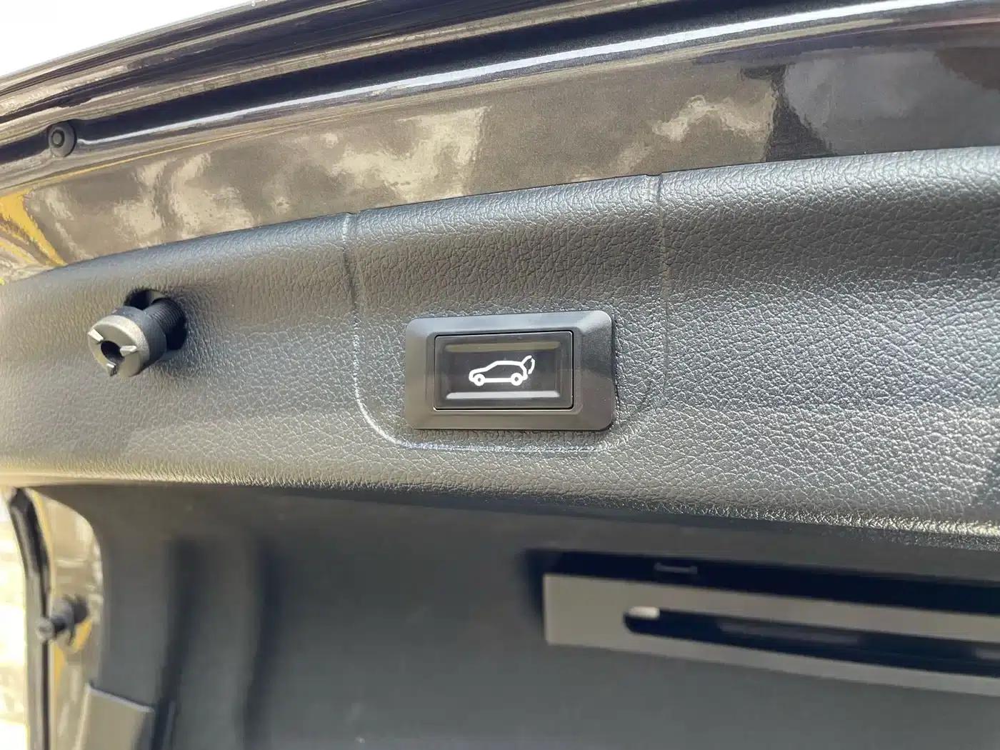 Mercedes-Benz C-Class 2022 Facelift C 260 L Sport Night Edition — миниатюра 26