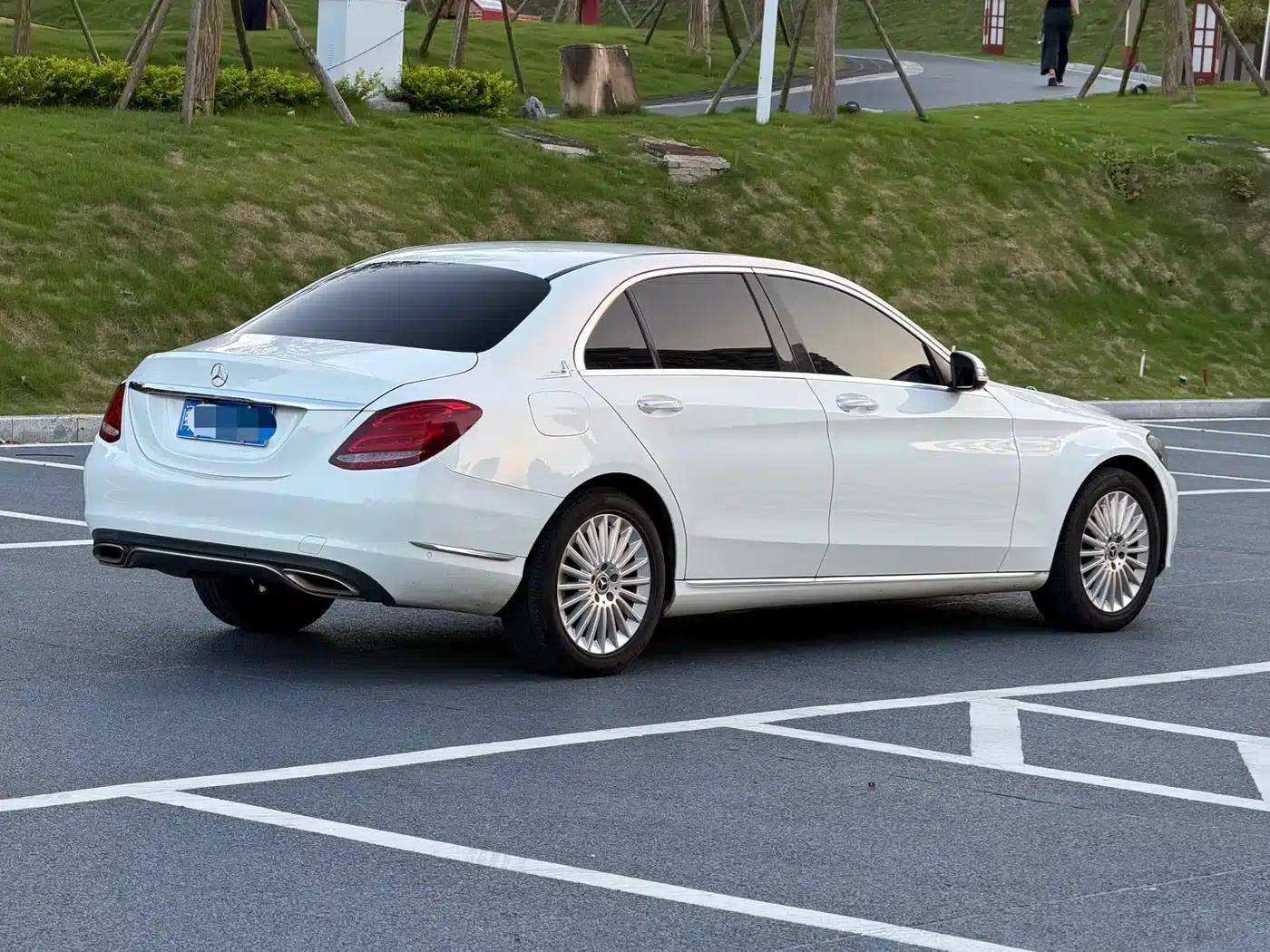 2016 Mercedes-Benz C-Class C 180 L — миниатюра 4