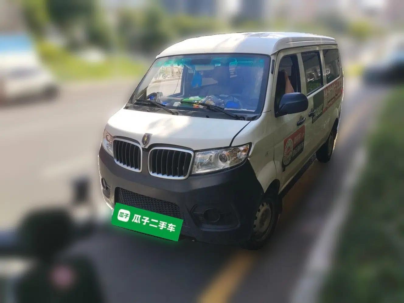 Jinbei Hiace X30 2023 1.5L Wealthy-Style Passenger Van 5/6/7-Seater Non-Air-Conditioned Version SWC15M — миниатюра 1