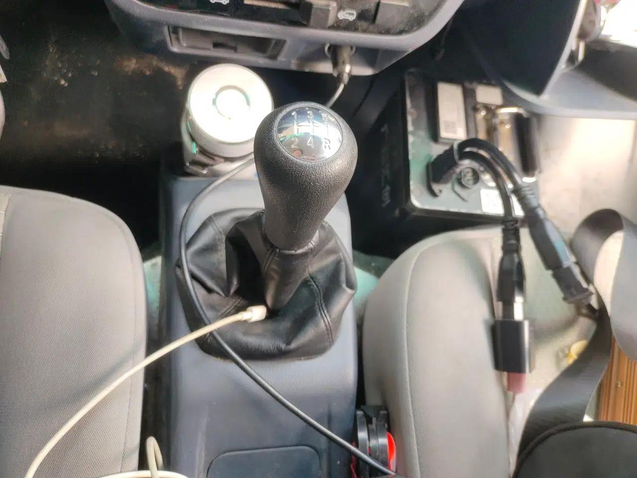 Jinbei Hiace X30 2023 1.5L Wealthy-Style Passenger Van 5/6/7-Seater Non-Air-Conditioned Version SWC15M — миниатюра 14