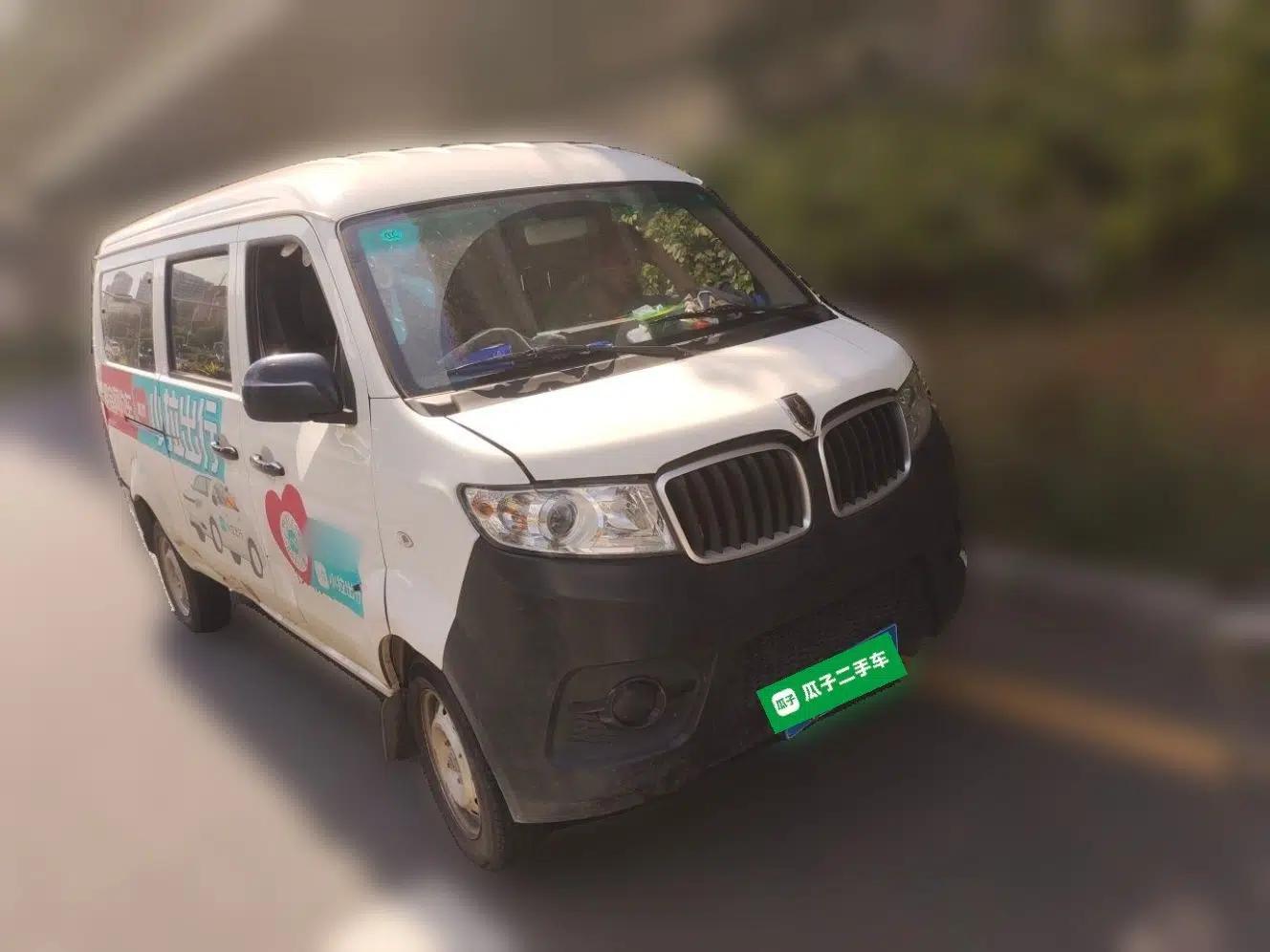 Jinbei Hiace X30 2023 1.5L Wealthy-Style Passenger Van 5/6/7-Seater Non-Air-Conditioned Version SWC15M — миниатюра 3