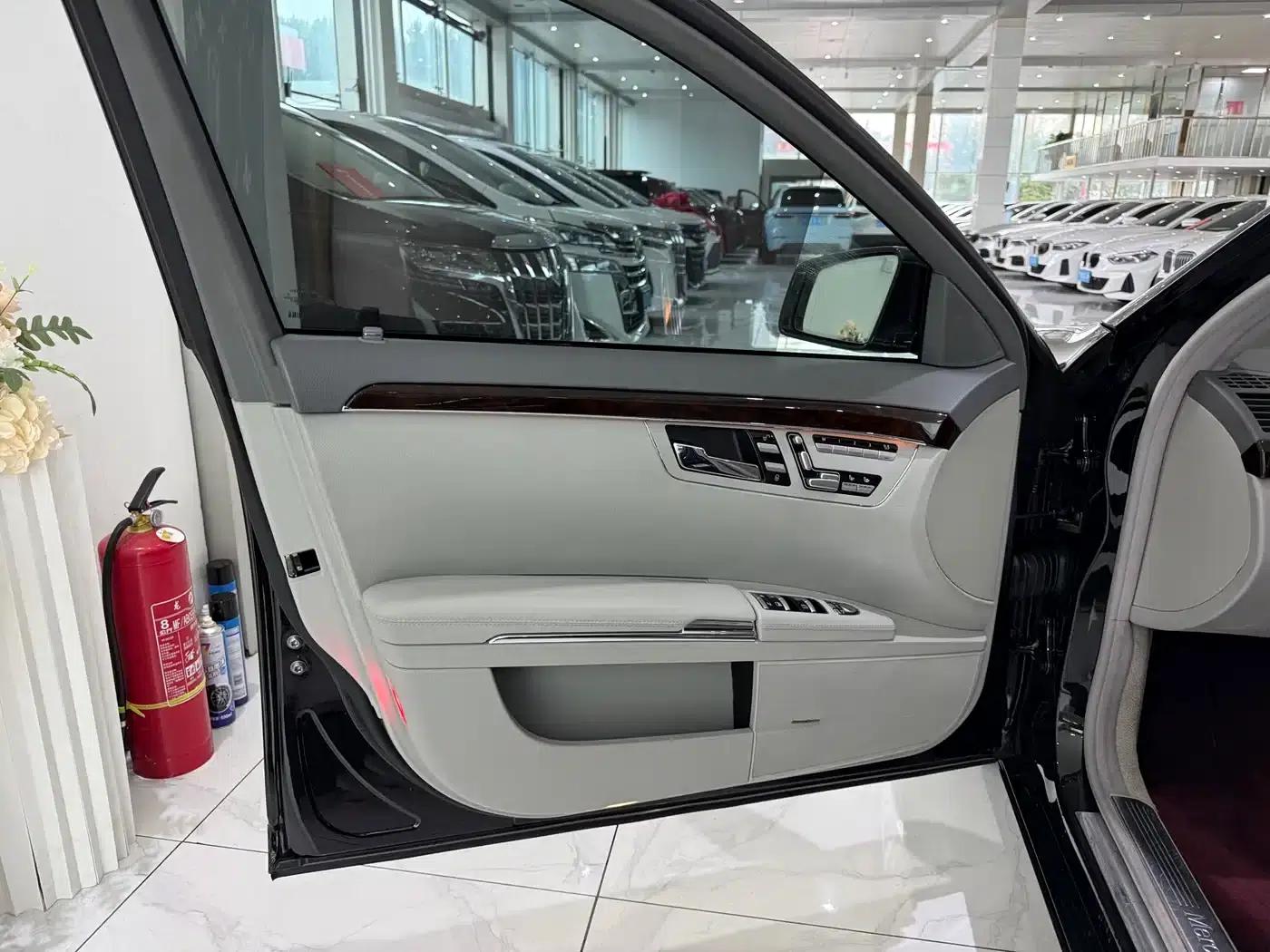 2012 Mercedes-Benz S-Class S 350 L 4MATIC Grand Edition — миниатюра 4