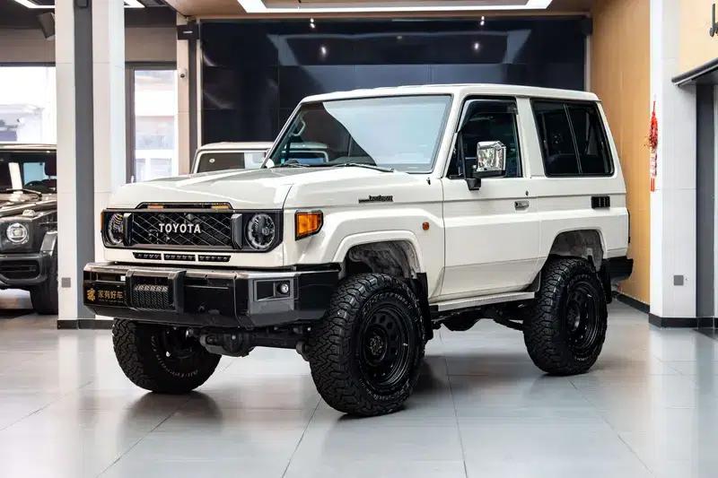 2024 Land Cruiser 70 Series 2.8T Automatic 4WD 5-Seater Parallel Import — миниатюра 1