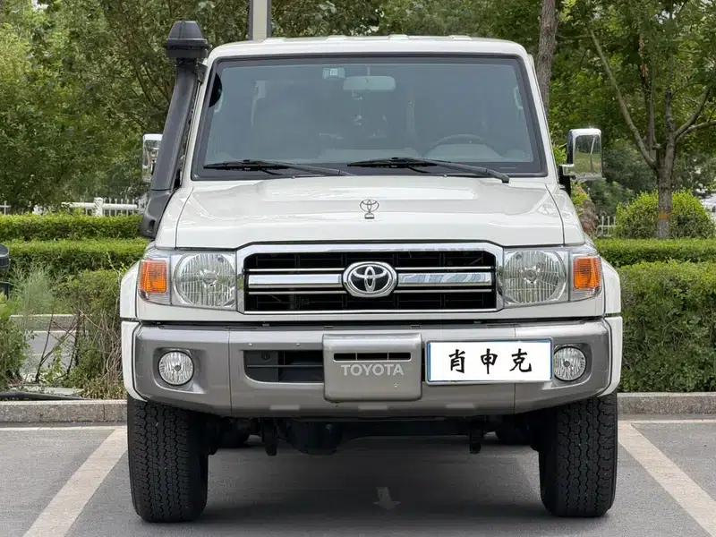 2023 Land Cruiser 70 Series, 4.0L Manual, 4WD, 5-Seater, Parallel Import — миниатюра 2