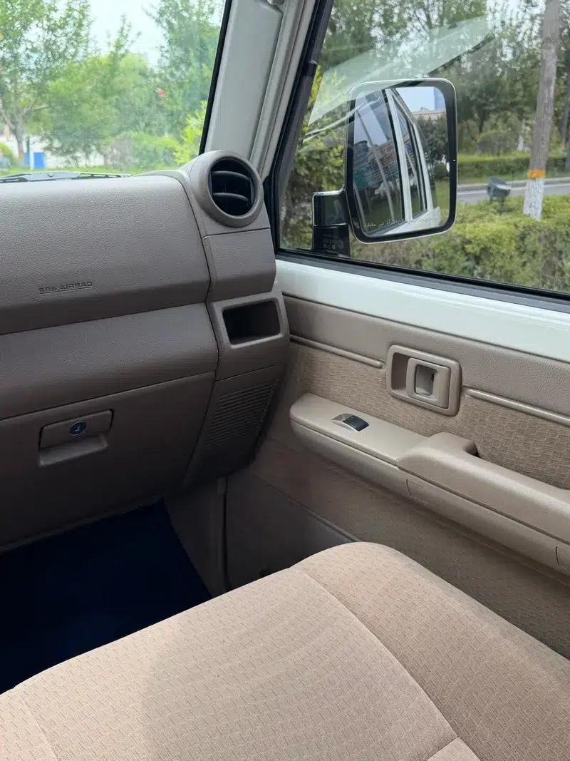 2023 Land Cruiser 70 Series, 4.0L Manual, 4WD, 5-Seater, Parallel Import — миниатюра 14