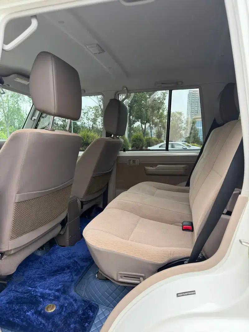 2023 Land Cruiser 70 Series, 4.0L Manual, 4WD, 5-Seater, Parallel Import — миниатюра 27